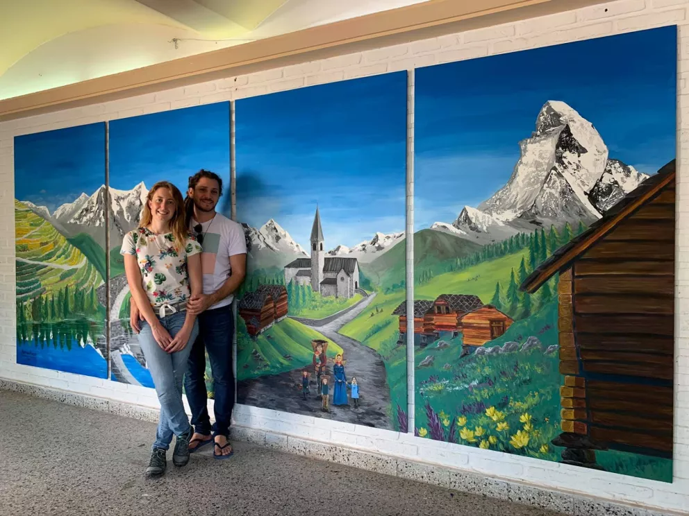 Artistas sinaloenses pintan mural de paisajes suizos en Argentina