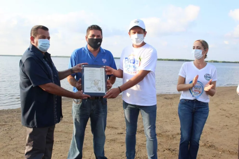 Playa Las Águilas de Altata recibe certificación de Playa Limpia