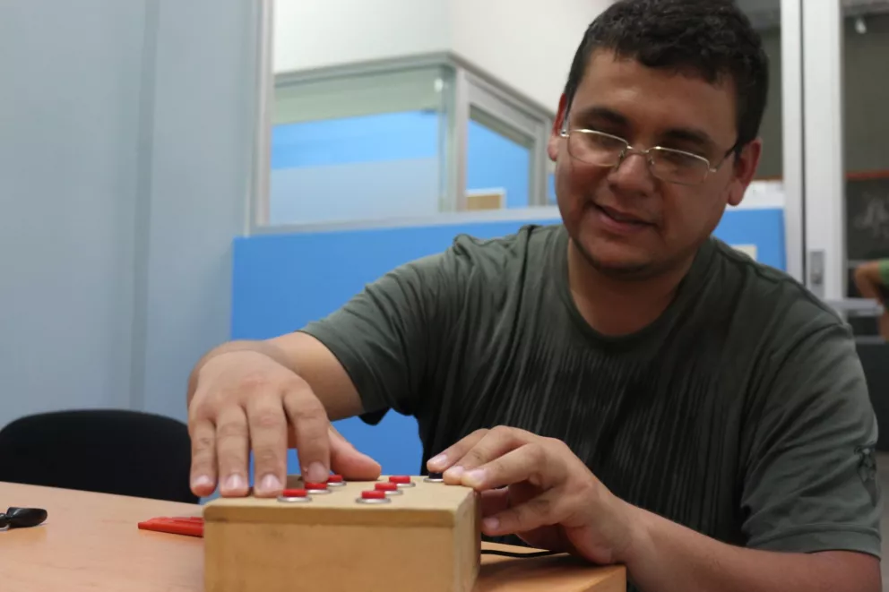 Culichi crea sistema que facilita la enseñanza del braille...