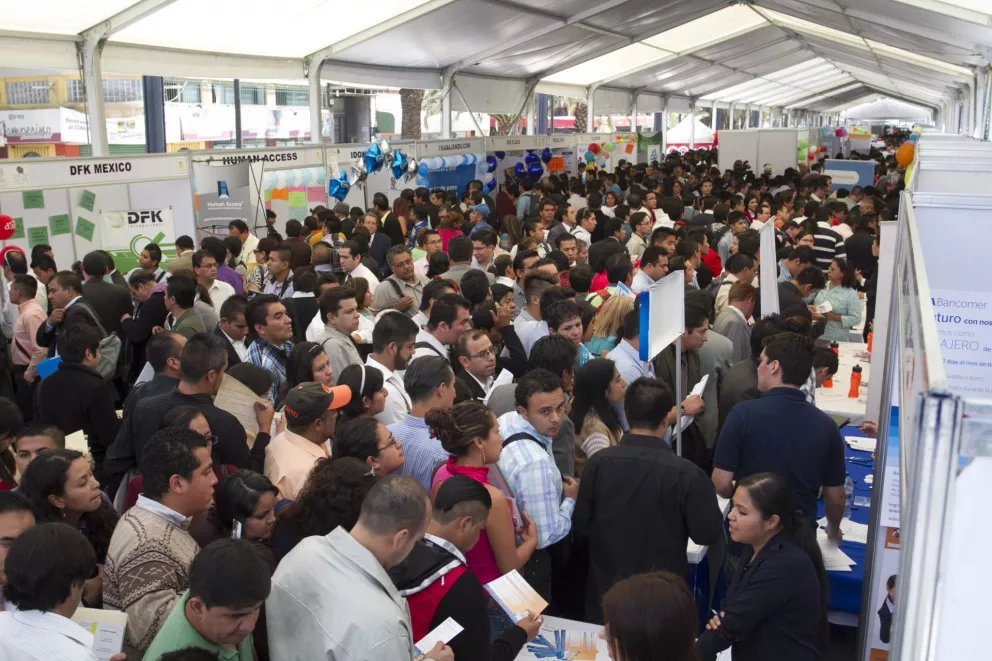 Suman 676 mil 241 empleos formales en México