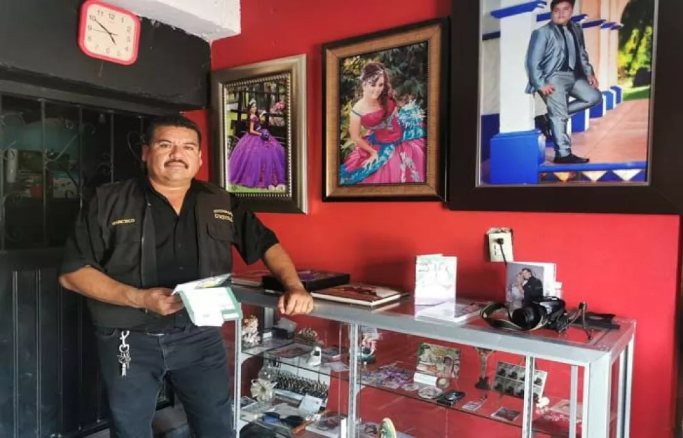 De jornalero a fotógrafo, plasma las Historias de vida en familias de Villa Juárez