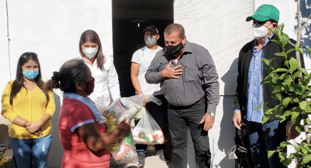 Entregan 700 despensas a familias indígenas de Villa Juárez