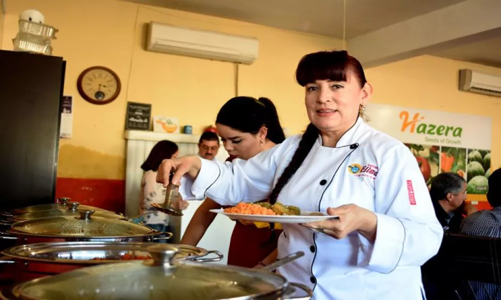 Elisa tiene en Villa Juárez el restaurante más internacional del campo Sinaloense