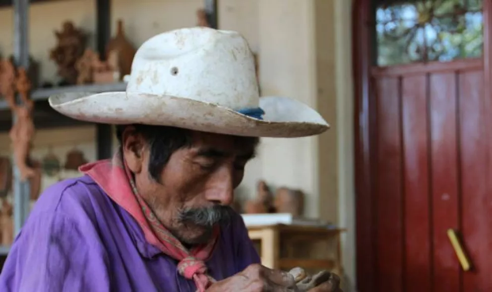 José García Antonio el artesano invidente originario de Oaxaca; se me opacó la vista, pero no se me apagó la vida
