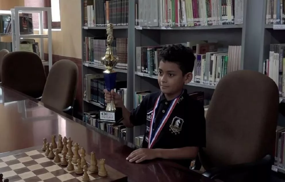 Fernando, el niño mexicano que venció a sus oponentes de Inglaterra, Estados Unidos, El Salvador y la India en ajedrez.