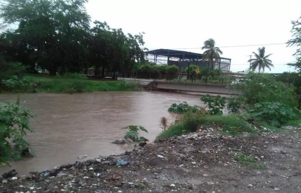 Piden ayuda en Villa Juárez, registran inundaciones por Ivo