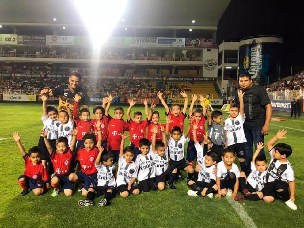 Villa Juárez FC es reconocido en juego de Dorados