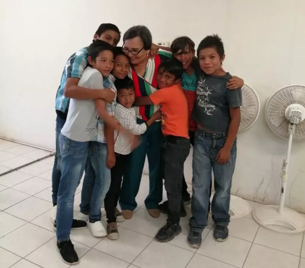 A sus 68 años brinda educación en Villa Juárez