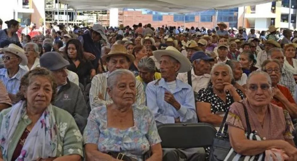 Trabajadores recibirán aumento a pensiones en 40% en propuesta de AMLO