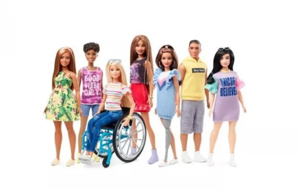 Barbie en silla de ruedas busca combatir estigma de belleza