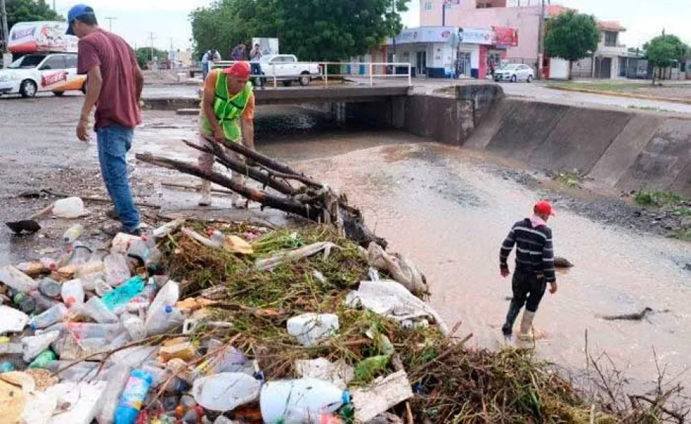 5 medidas para evitar tapar drenajes, arroyos y canales