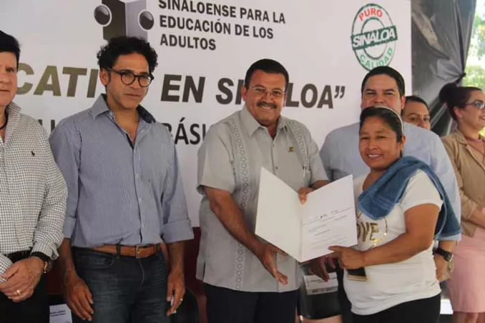 Buscan combatir el analfabetismo en Villa Juárez