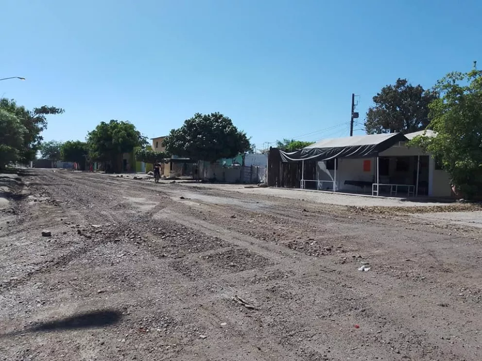 Dan mantenimiento a calles de Villa Juárez