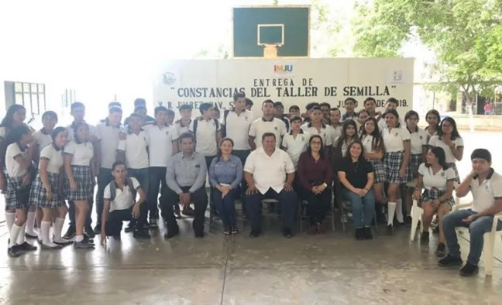 77 estudiantes de CBTA 261 son capacitados en Villa Juárez