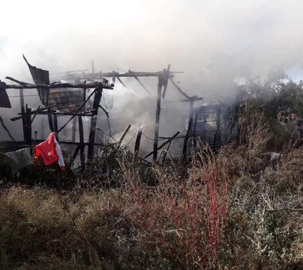 Fuego deja casa quemada en Villa Juárez, piden apoyo para familia