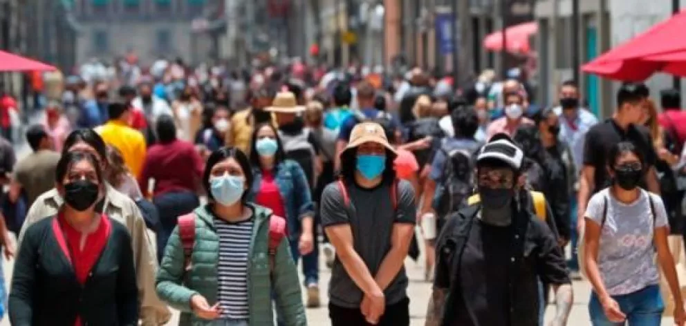 Por aumento de contagios, mexicanos consideran oportuno restringir actividades