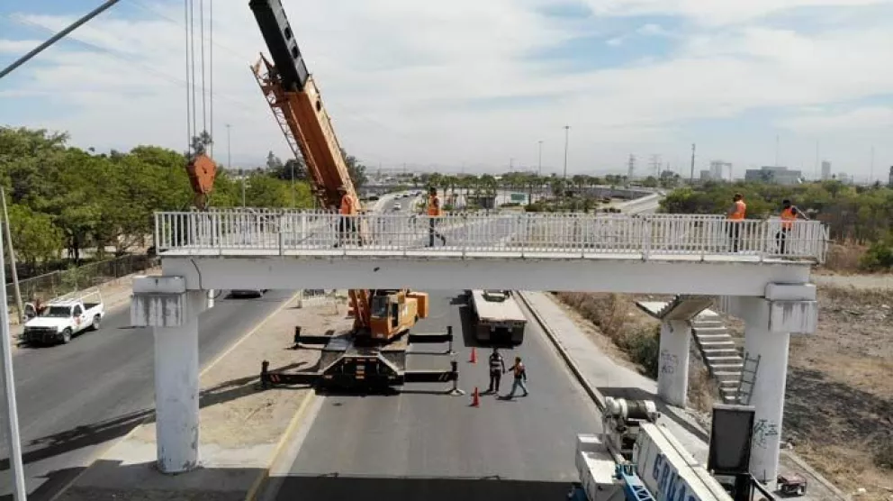 Retiran en Culiacán el quinto puente antipeatonal