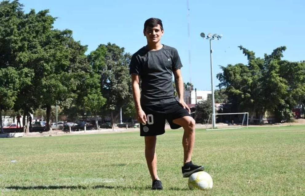 (VIDEO) Raúl Alfredo Valdez Nene es la estrella del fútbol en Villa Juárez