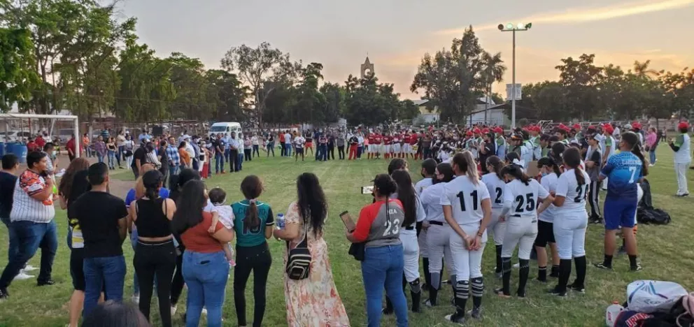 Fiesta en Villa Juárez con la Estatal de Softbol libre 25 y menores
