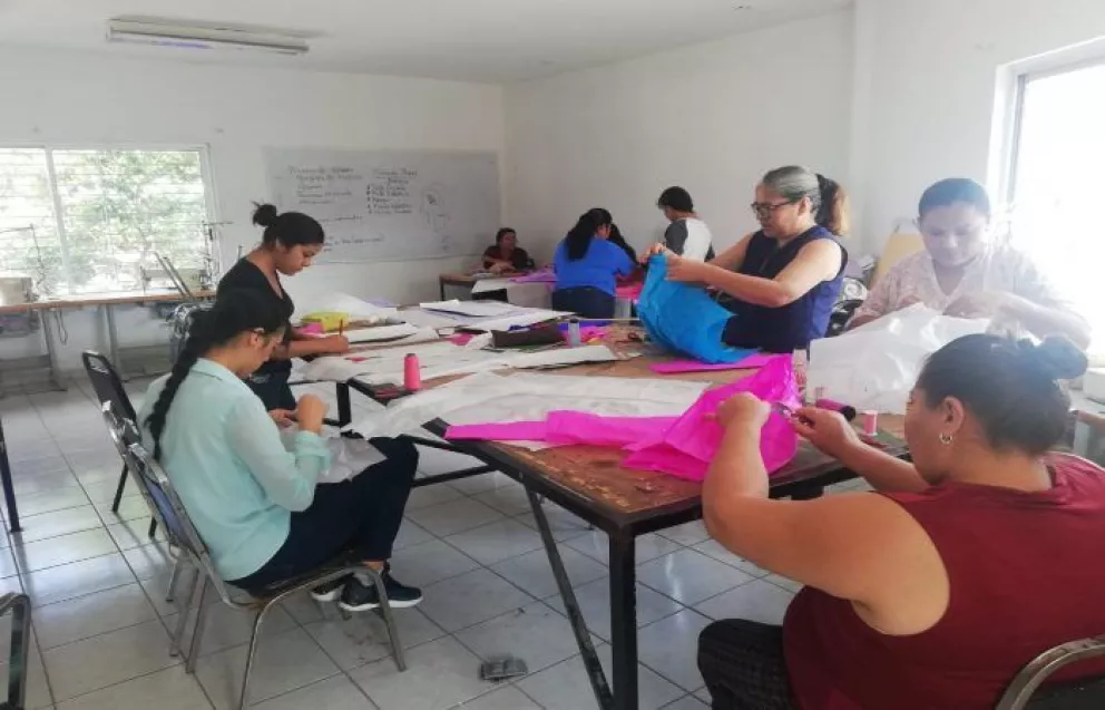 Implementan taller de confección de ropa en Villa Juárez 