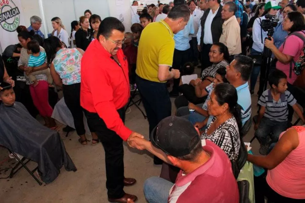 Llevan jornadas de apoyo Puro Sinaloa a Villa Juárez