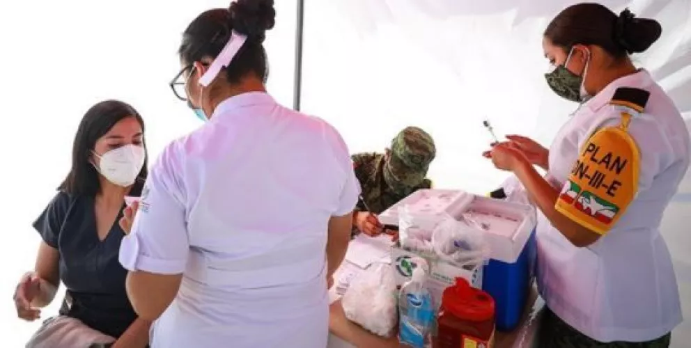 En mayo todos los maestros de México estarán vacunados
