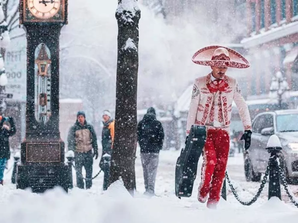 ¿Quién es el mariachi mexicano que camina bajo la nieve en Vancouver?