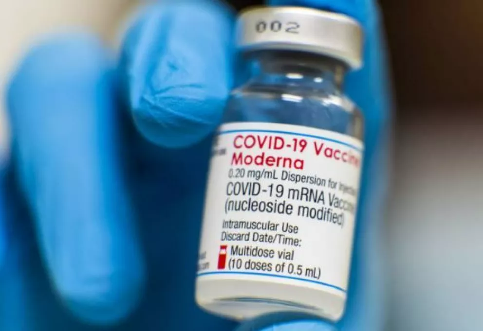 Moderna busca tener vacuna contra COVID y gripe para 2023