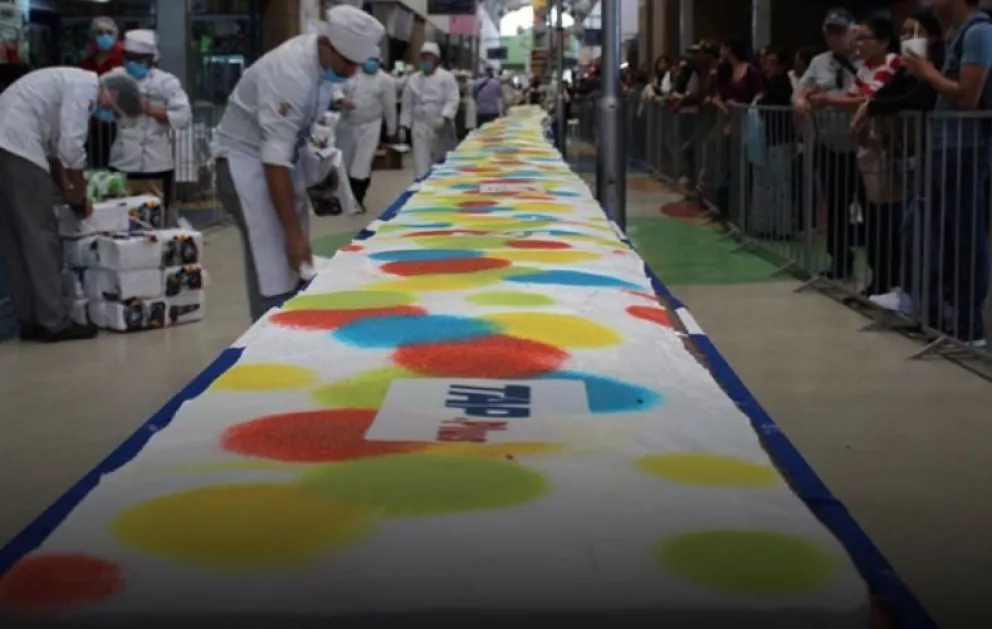 Con pastel de 40 metros celebran Central de Autobuses Culiacán