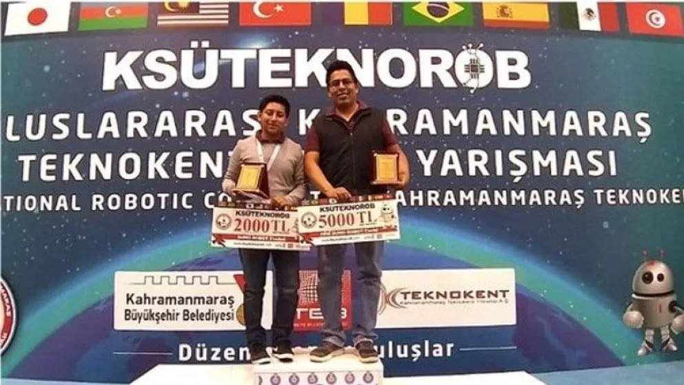 Jóvenes mexicanos se lo llevan todo en torneo de robótica en Turquía