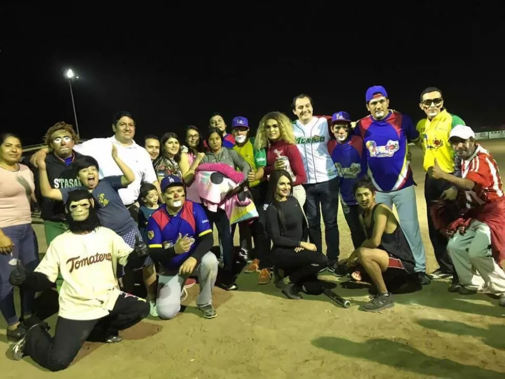 Realizan juego de sóftbol con causa en Villa Juárez