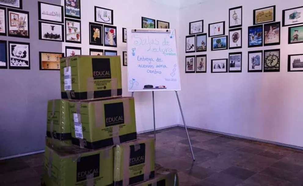 Con 10 mil libros rejuvenecen salas de lectura en Sinaloa