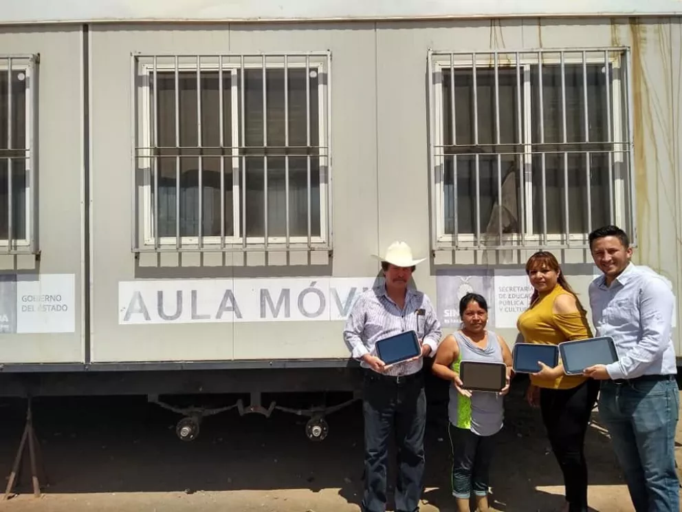 Tablets y mobiliario a secundaria Nueva Creación de Villa Juárez