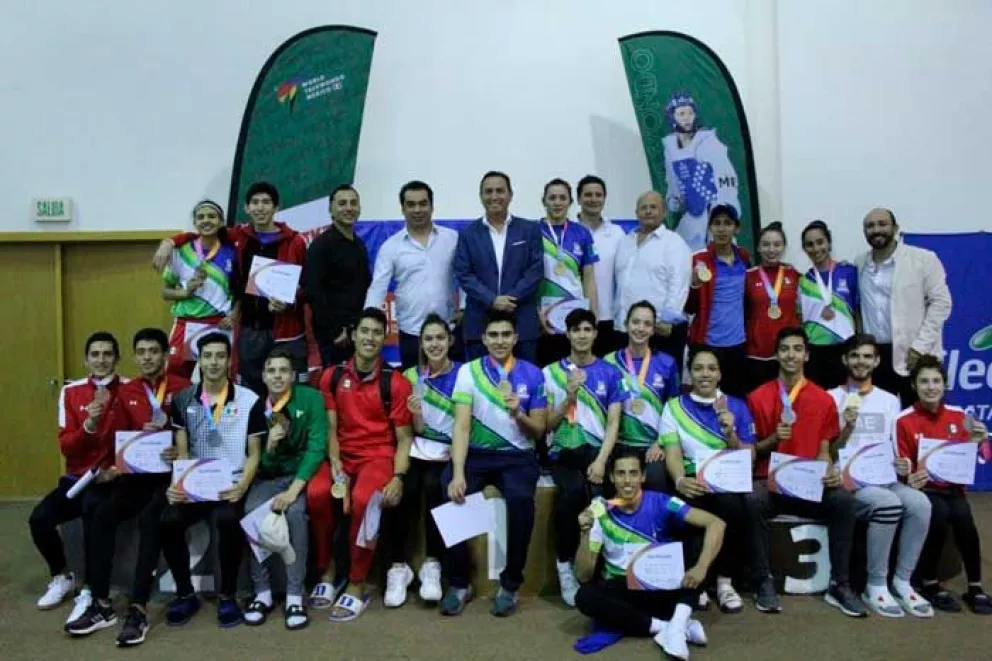 5 medallas de oro para taekwondoines sinaloenses en México Open