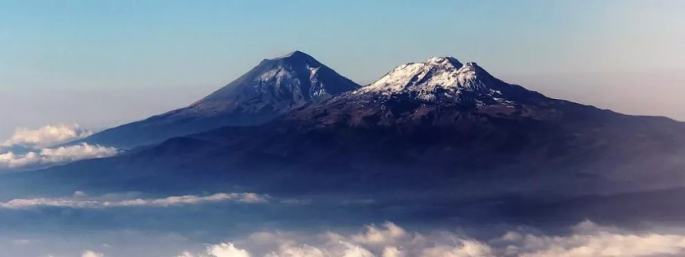 La romántica leyenda del volcán que ‘duerme’ junto al Popocatépetl