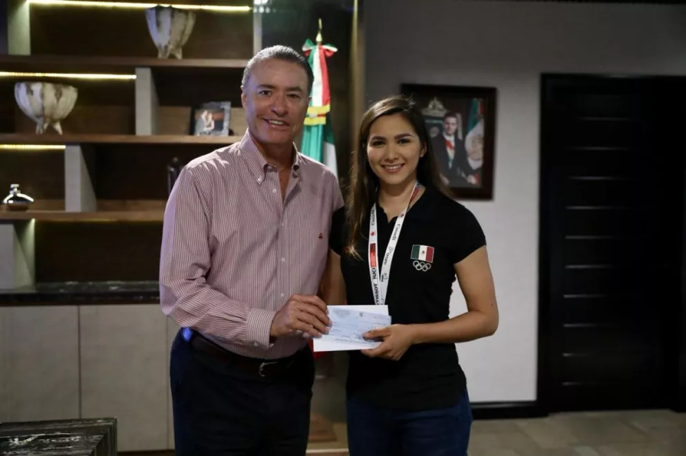 Yarely Salazar medalla de plata recibe bicicleta de 300 mil pesos de regalo