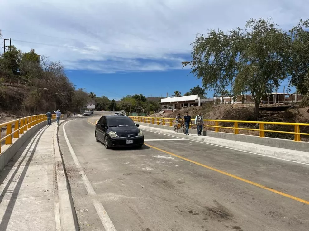 El gobernador Rubén Rocha Moya, ordenó que a partir de hoy sea abierto a la circulación el puente El Quelite.