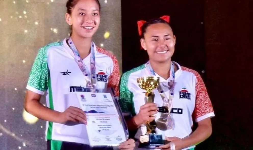 Alexa Bucio y Ashley Silva dan a México medalla de bronce en el Mundial Escolar de Voleibol de Playa en Grecia.