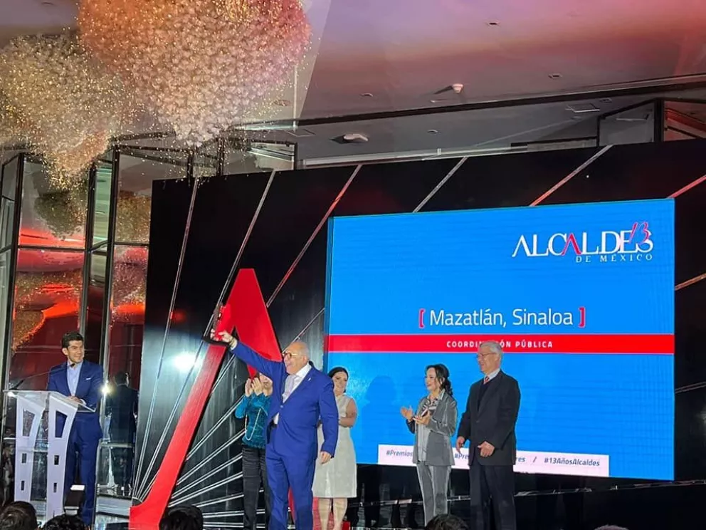 Alcalde de Mazatlán, Luis Guillermo Benítez obtiene premio por la Asociación de Mejores Alcaldes de México.