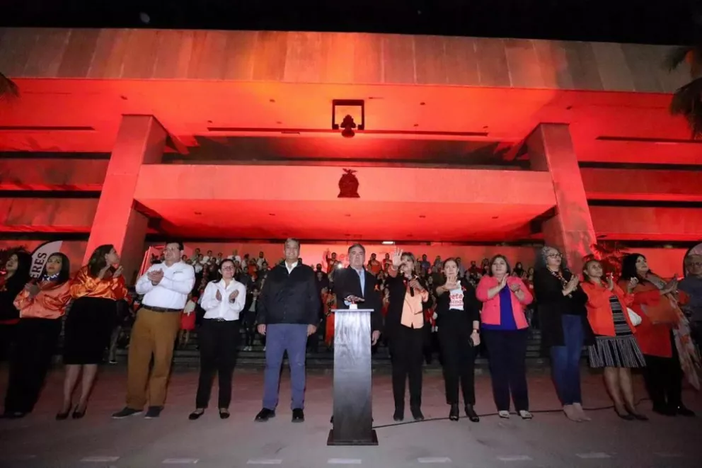 Enciende Palacio de Gobierno de Culiacán luces naranja por arranque de campaña contra violencia hacia mujeres