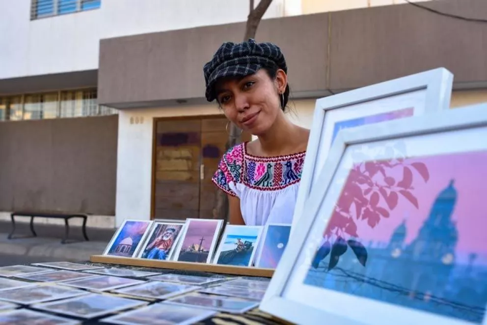 VIDEO: Vendiendo fotografías de Culiacán, hoy recorre el mundo; Gabriela Cervantes