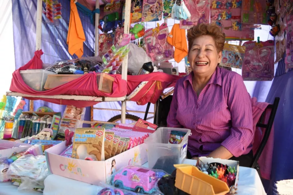 Gracias a su trabajo “Doña Linda”, ha logrado sacar adelante a sus siete hijos. También labora en algunos tianguis de la ciudad como el Huizaches en Culiacán