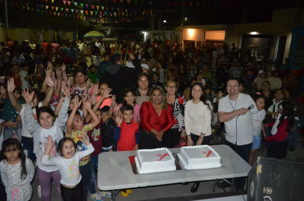 Decenas de familias de la 8 de Febrero, se unen para celebrar el 33 aniversario de la fundación de la colonia que se ubica al sur de Culiacán. Fotos: Juan Madrigal