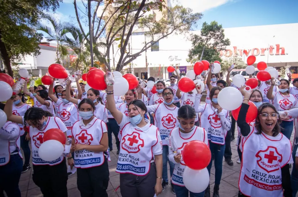 El gobernador de Sinaloa Rubén Rocha dijo que hoy más que nunca es necesario apoyar a la Cruz Roja y superar la meta de 40 millones de pesos.