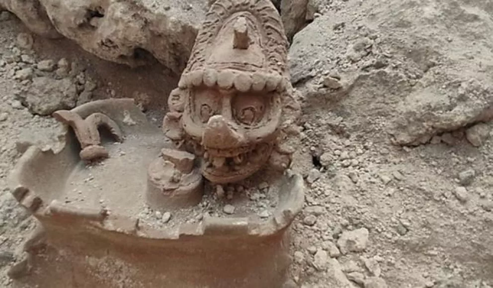 Arqueólogos descubren una notable representación del dios K’awiil en excavaciones del Tramo 7 del Tren Maya.