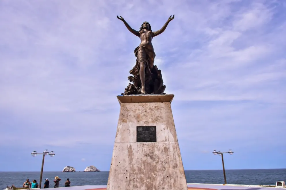 Mazatlán. Están rehabilitando los monumentos en la zona de Olas Altas y así lucen ahora.