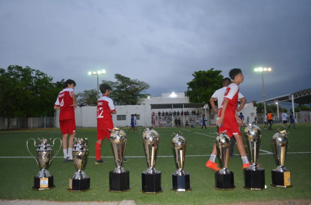 56 equipos participaron en la quinta edición en las tres categorías del Torneo Futbol 7 Deportivo Sur Juvenil. ¡Felicidades, sub y campeones! Fotos: Juan Madrigal