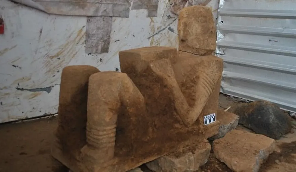 El INAH localiza una escultura prehispánica de Chac Mool en Pátzcuaro, Michoacán.