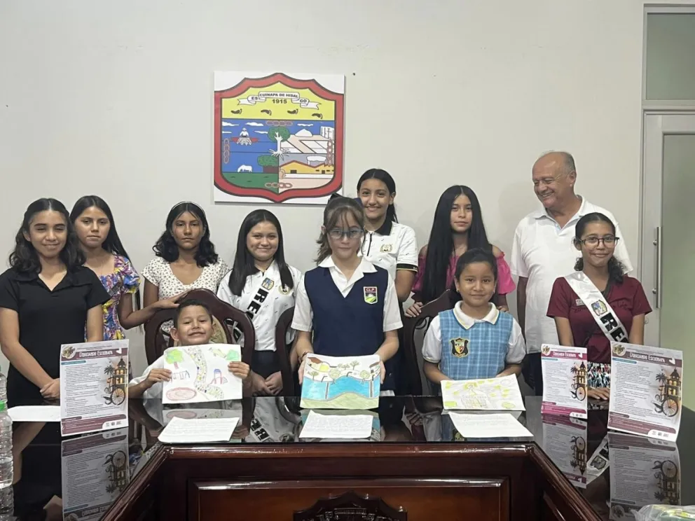 Niñas y niños que participaron en la convocatoria que se realiza en el marco del 108 aniversario de la Municipalización de Escuinapa.