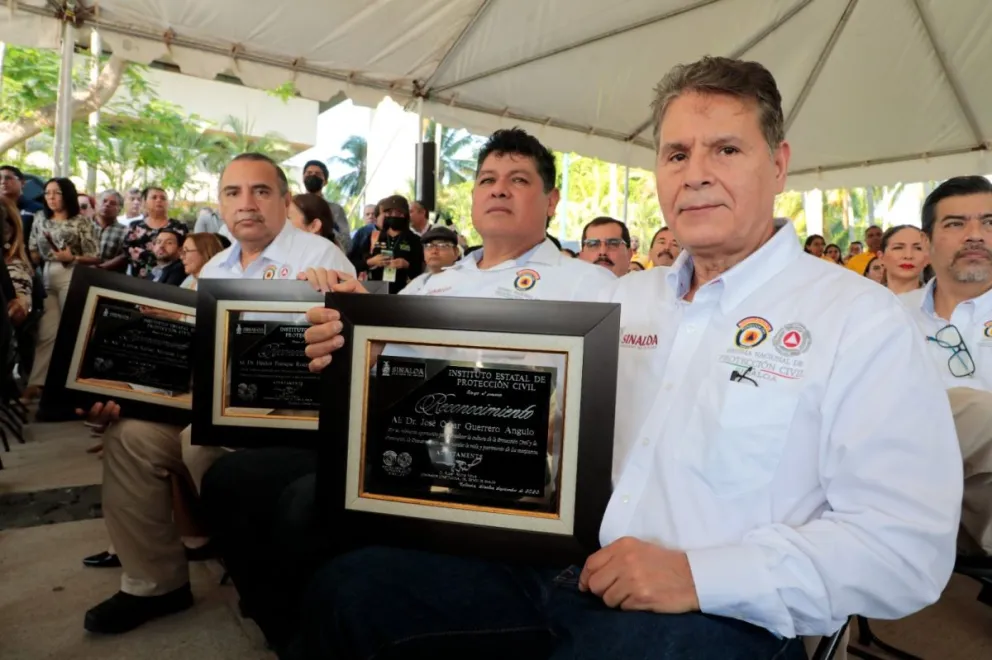 Gobierno de Sinaloa conmemoran el Día Nacional de Protección Civil y entrega equipamiento.